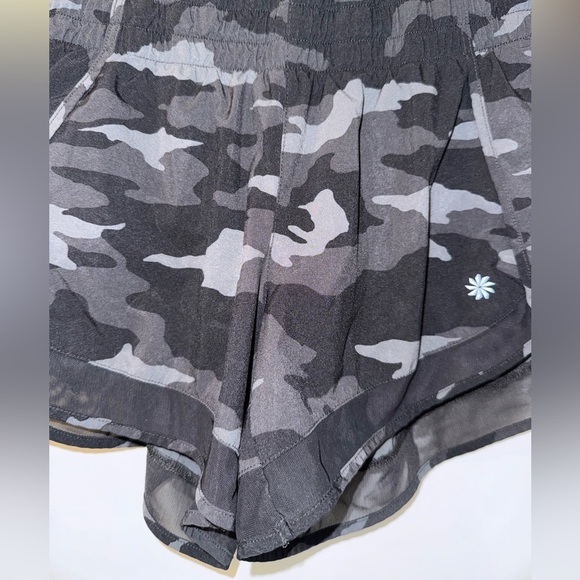 Athleta Women's Camo Print Mesh Racer Run Shorts Size XXS - Picture 4 of 7